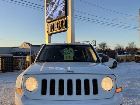 Used 2014 Jeep Patriot Latitude w/ Sun/Sound Group image 2