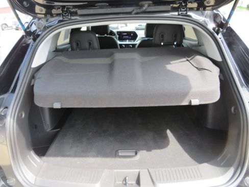 Used 2025 Chevrolet Trax LT FWD image 8