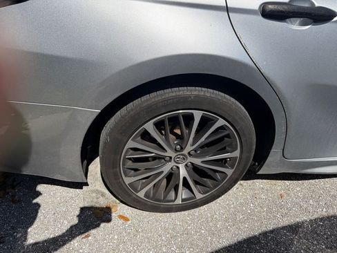 Used 2019 Toyota Camry SE FWD image 10