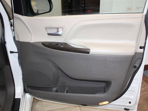 Used 2022 Dodge Durango R/T w/ Blacktop Package AWD/4WD image 30