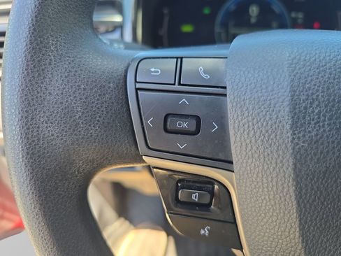 Used 2025 Toyota Camry SE FWD image 23