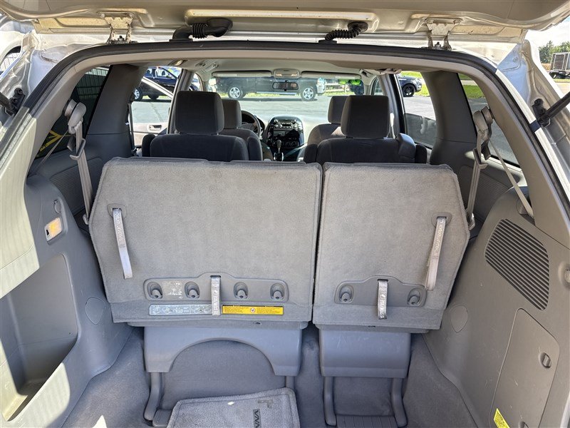 Used 2004 Toyota Sienna LE FWD image 7