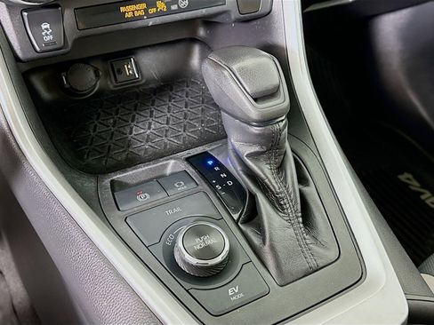 Used 2019 Toyota RAV4 XLE AWD/4WD image 14