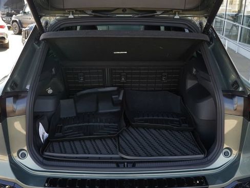 Used 2025 Volkswagen Tiguan SEL R-Line AWD/4WD image 8