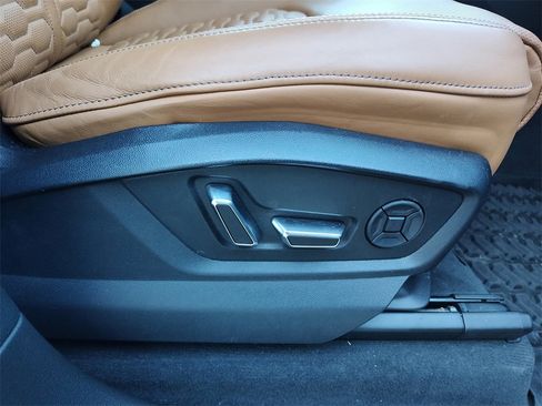 Used 2024 Audi RS Q8 4.0T w/ Black Optic Package image 34