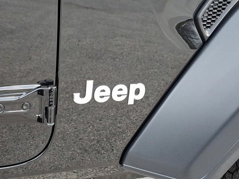 Certified 2019 Jeep Wrangler Sport image 30