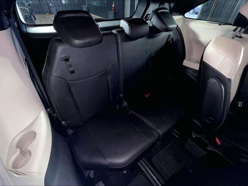 Used 2025 Toyota Sienna Platinum AWD/4WD image 40