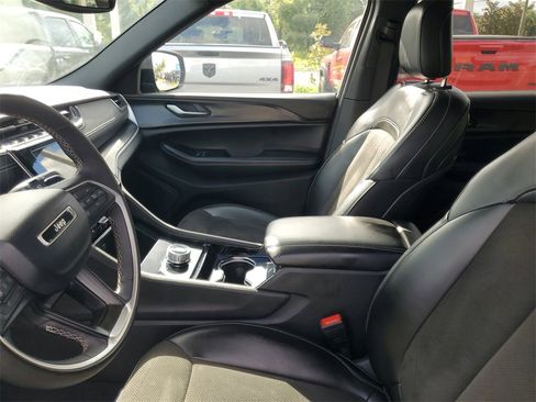 Used 2023 Jeep Grand Cherokee L Altitude image 15