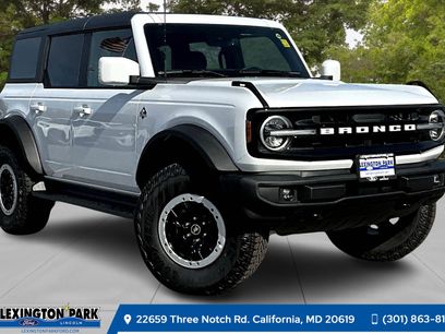 New 2025 Ford Bronco Outer Banks w/ Sasquatch Package