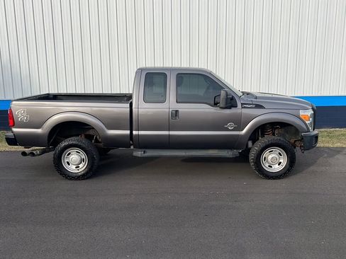 Used 2011 Ford F250 XL AWD/4WD image 4