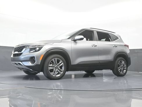 Used 2021 Kia Seltos S FWD image 50