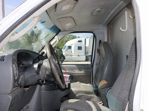 Used 2004 Ford E-350 and Econoline 350 Super Duty image 6