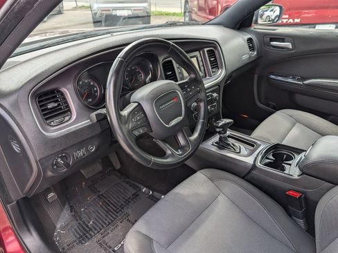 Used 2017 Dodge Charger SE w/ Blacktop Package RWD image 12