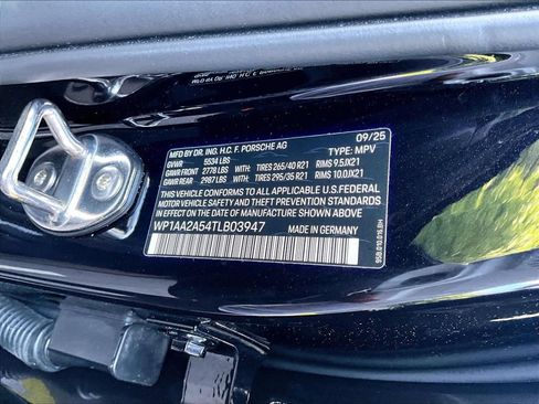 Certified 2026 Porsche Macan AWD/4WD image 35