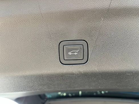 Used 2025 Chevrolet Suburban Premier AWD/4WD image 16