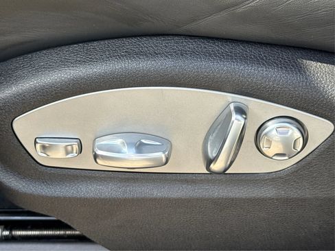 Used 2022 Porsche Macan AWD/4WD image 41