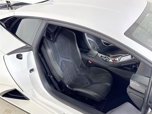 Used 2022 Lamborghini Huracan EVO RWD image 28