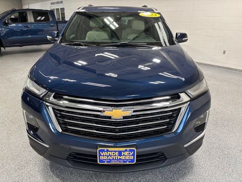 Used 2023 Chevrolet Traverse LT w/ LT Premium Package AWD/4WD image 2