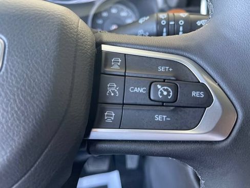 Used 2025 Jeep Compass Limited AWD/4WD image 23