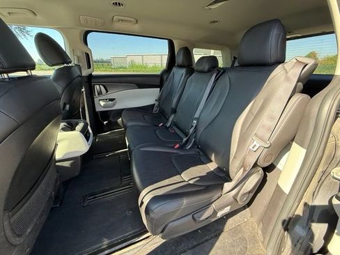 Used 2022 Kia Carnival LX FWD image 13