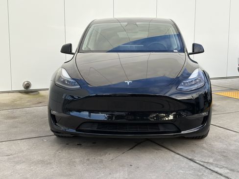 Used 2023 Tesla Model Y Performance image 3