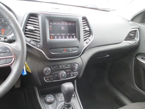 Used 2021 Jeep Cherokee Latitude AWD/4WD image 22