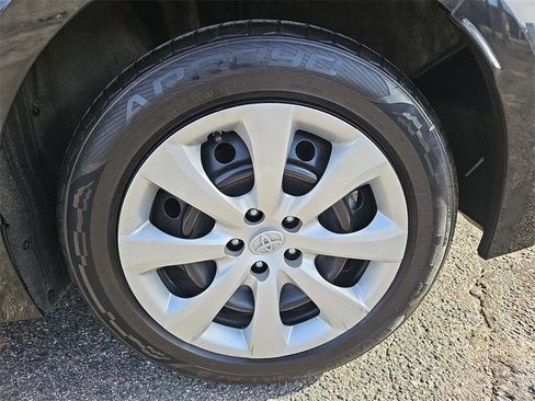 Used 2022 Toyota Corolla LE w/ Carpet Mat Package (TMS) image 30