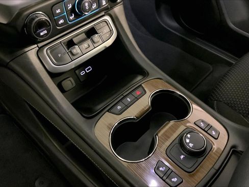 Used 2023 GMC Acadia SLE w/ Driver Convenience Package image 17