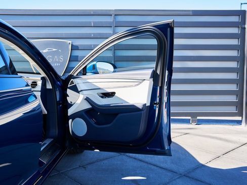 Used 2024 Bentley Flying Spur V8 image 19