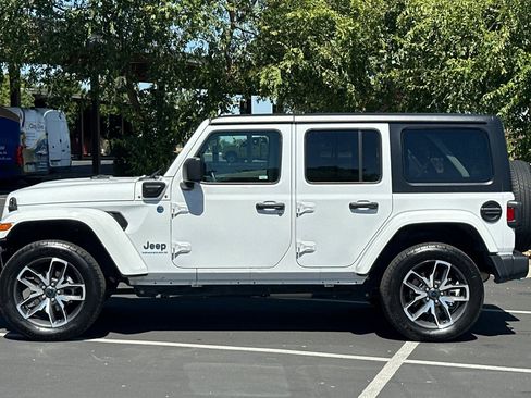 Used 2024 Jeep Wrangler Unlimited AWD/4WD image 14