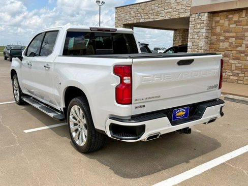 Used 2019 Chevrolet Silverado 1500 High Country w/ Technology Package AWD/4WD image 3