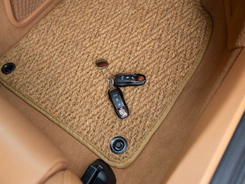 Used 2015 Porsche 911 Turbo S image 34