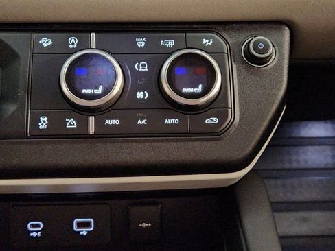 Used 2022 Land Rover Defender 110 S AWD/4WD image 19