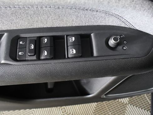 Used 2025 Jeep Compass Latitude AWD/4WD image 33