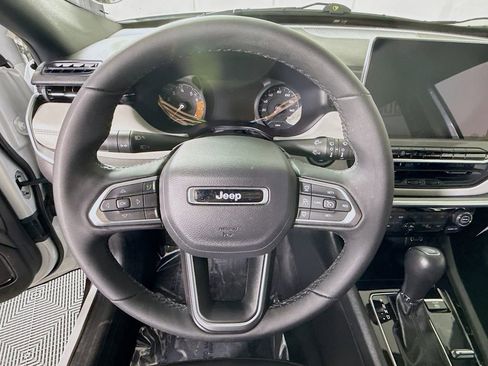 Used 2024 Jeep Compass Limited image 19