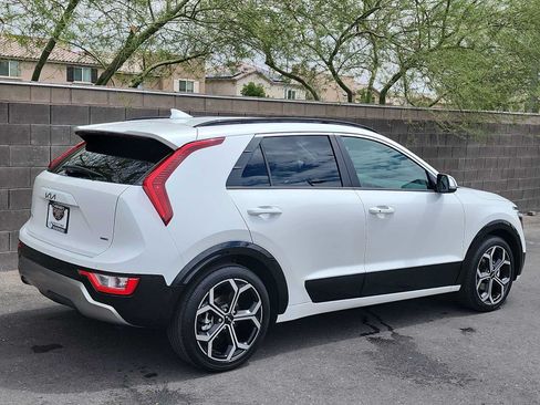 Used 2023 Kia Niro EX Touring FWD image 8