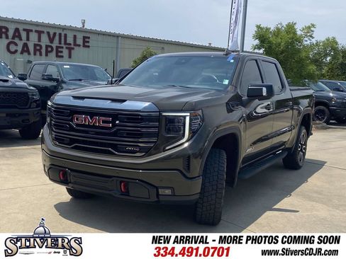 Used 2024 GMC Sierra 1500 AT4 w/ Technology Package AWD/4WD image 3