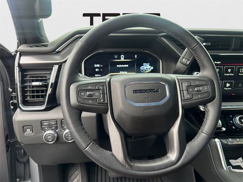 Used 2025 GMC Sierra 2500 Denali Ultimate image 17