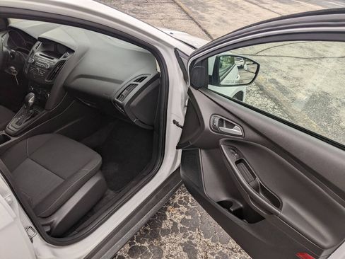 Used 2017 Ford Focus SE w/ Interior Protection Package FWD image 13