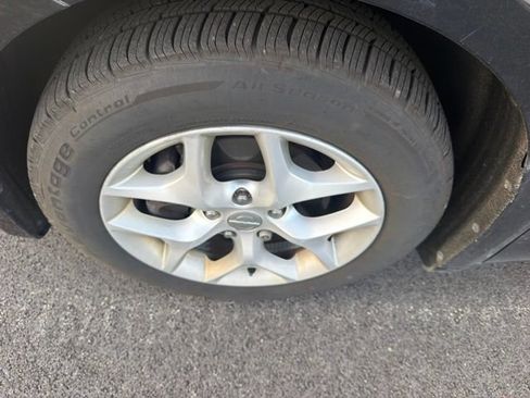 Used 2017 Chrysler Pacifica Touring-L Plus w/ Tire & Wheel Group FWD image 5