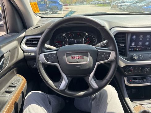 Used 2023 GMC Acadia SLE FWD image 8