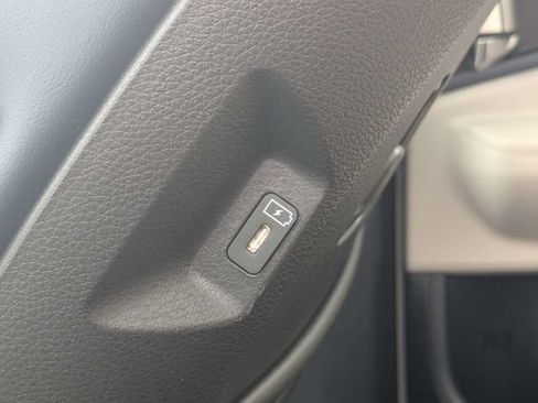 Used 2025 Kia Carnival SX FWD image 16
