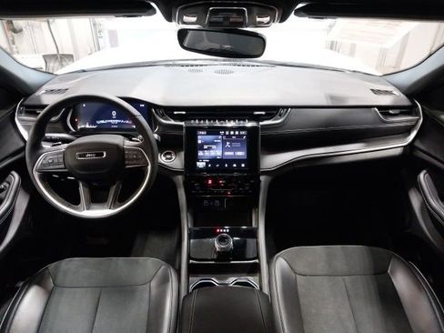 Used 2024 Jeep Grand Cherokee Altitude image 9