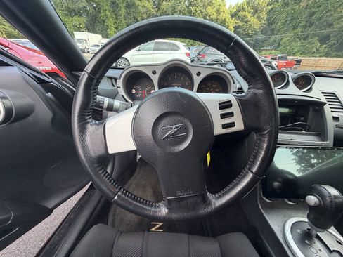 Used 2003 Nissan 350Z Enthusiast RWD image 10
