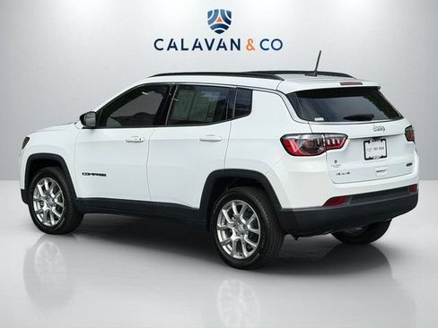 Used 2023 Jeep Compass Latitude w/ Sun and Sound Group AWD/4WD image 5