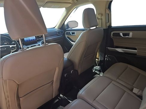 Used 2021 Ford Explorer XLT AWD/4WD image 27