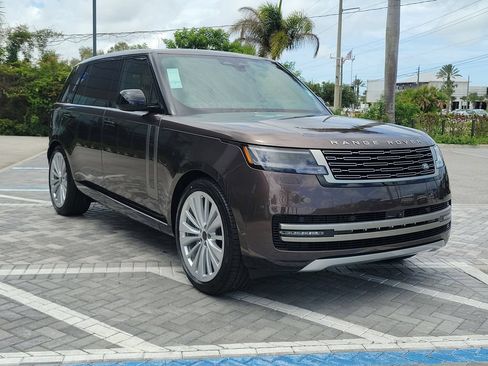 New 2026 Land Rover Range Rover Long Wheelbase SE AWD/4WD image 7