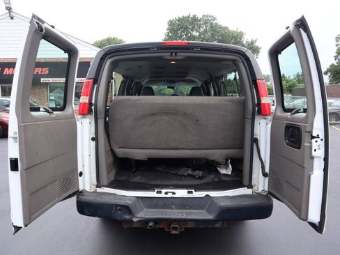 Used 2007 Chevrolet Express 3500 Extended Passenger RWD image 15