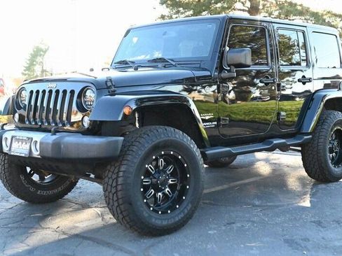 Used 2015 Jeep Wrangler Unlimited Sahara w/ Dual Top Group AWD/4WD image 2