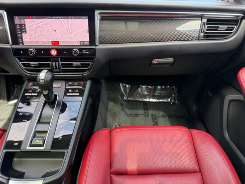 Certified 2022 Porsche Macan GTS w/ Premium Package Plus AWD/4WD image 30